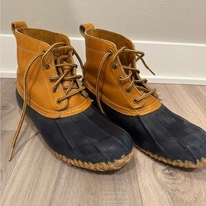 Eddie Bauer Black and Tan Lace Up  Duck Boots Women’s Size 8